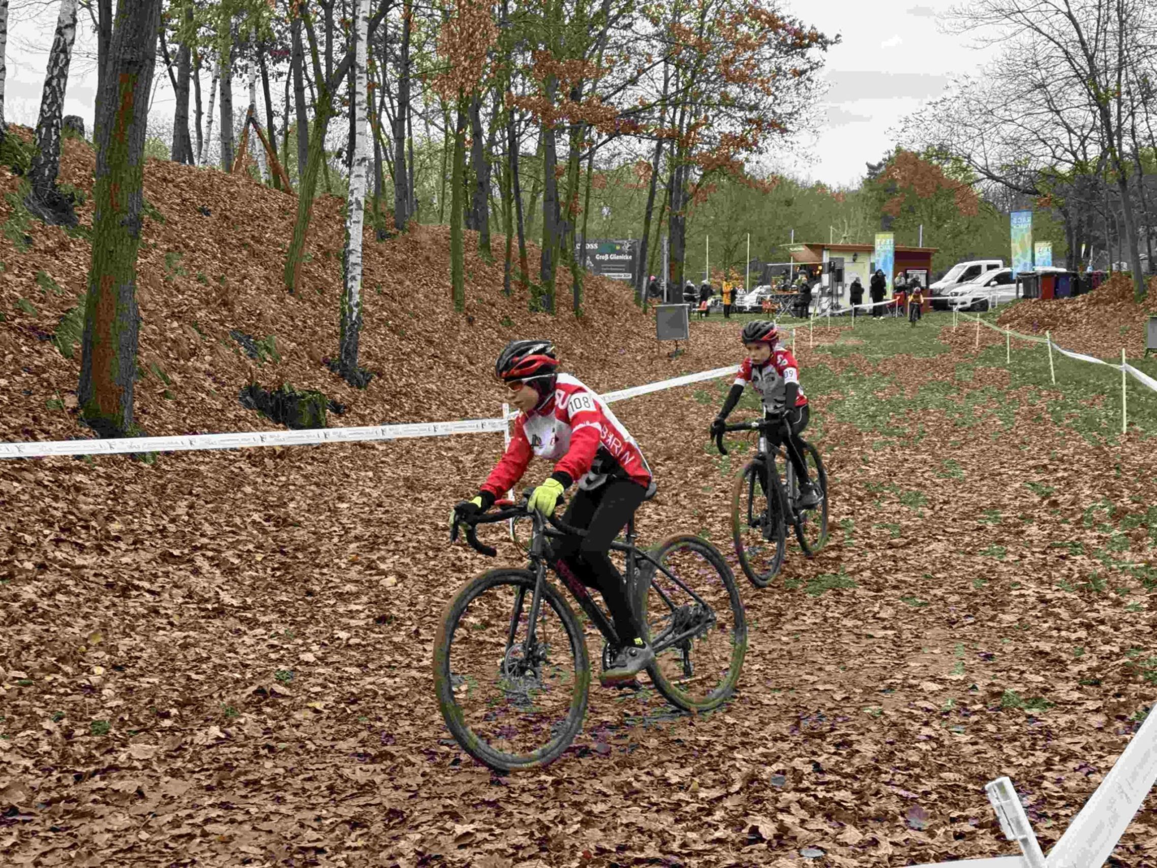 Zwei Sportler der U13 im Gelände