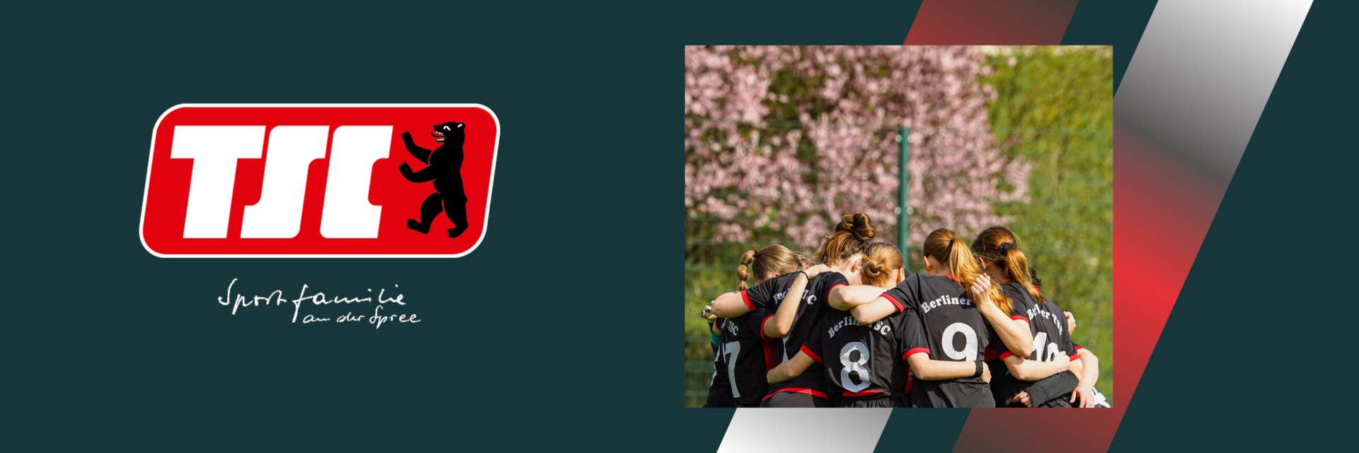Vor dem Anpfiff eines Spiels steht das Frauenteam des Berliner TSC im Kreis.