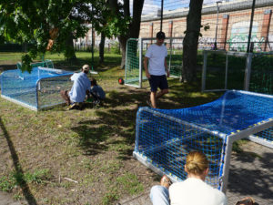TSC-Mitglieder reparieren gemeinsam Tornetze.