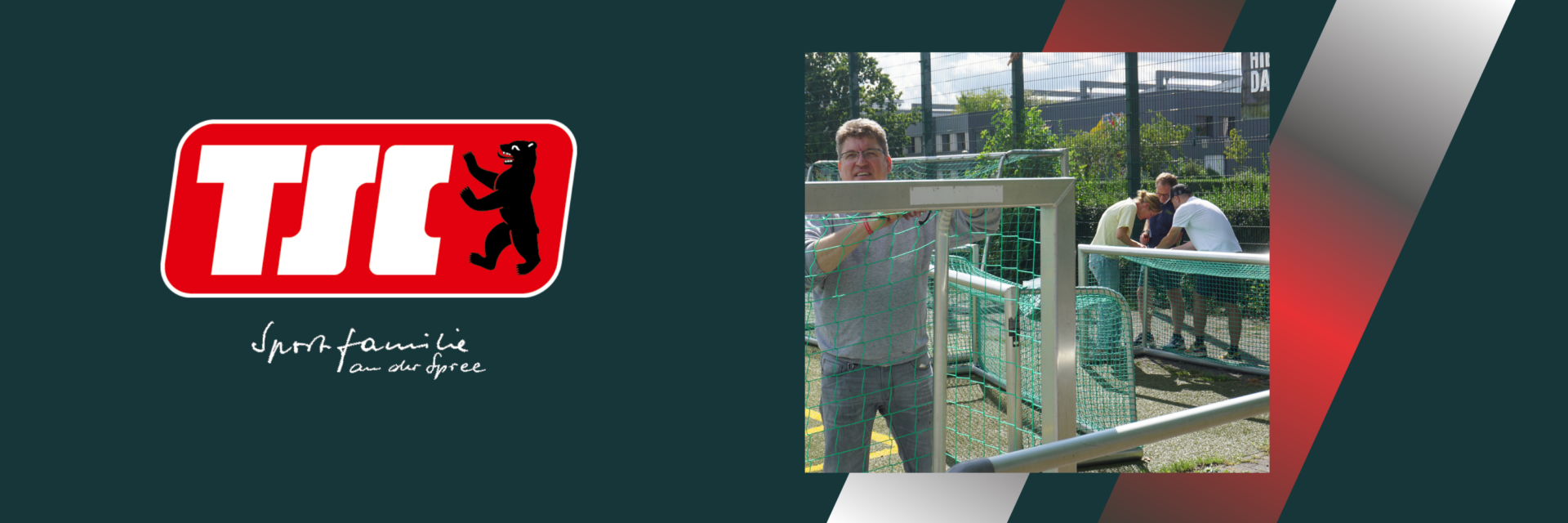Grafik mit Berliner TSC Logo und Bild mit Mitgliedern beim Reparieren von Tornetzen